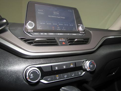 Used 2023 Nissan Altima 2.5 SR FWD image 7