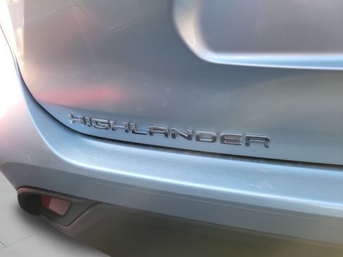 Used 2023 Toyota Highlander XLE FWD image 24