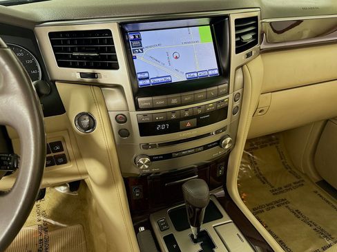 Used 2015 Lexus LX 570 4WD image 16