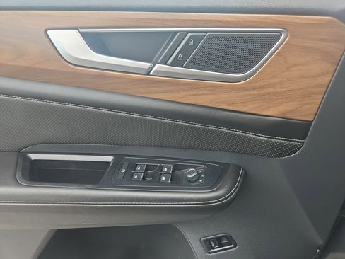 Used 2024 Volkswagen Atlas SE image 19