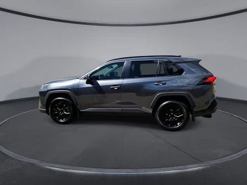 Used 2021 Toyota RAV4 LE FWD image 5