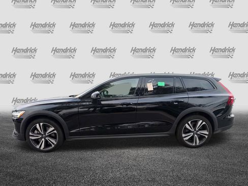 Certified 2025 Volvo V60 B5 Cross Country Plus image 9