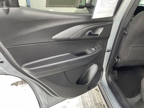 Used 2025 Chevrolet TrailBlazer LT w/ Driver Confidence Package image 20