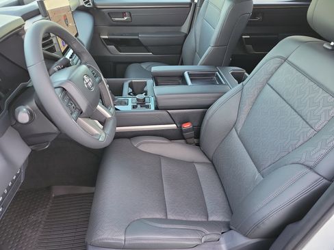 Used 2025 Toyota Tundra Limited AWD/4WD image 9