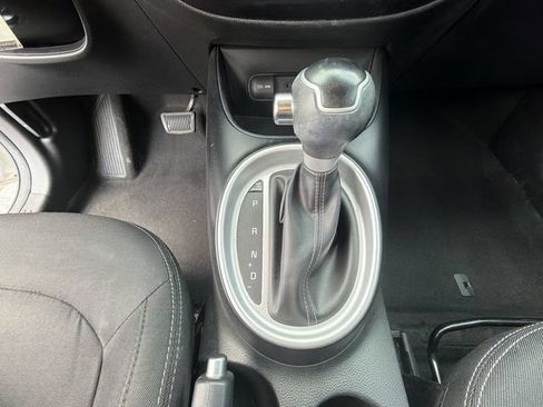 Used 2019 Kia Soul + FWD image 33