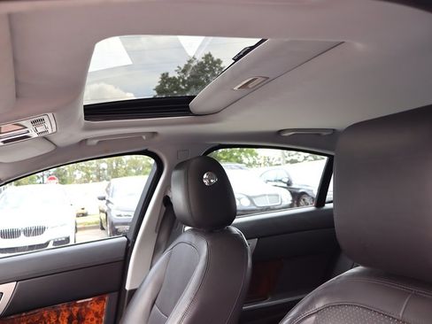 Used 2011 Jaguar XF Premium RWD image 21