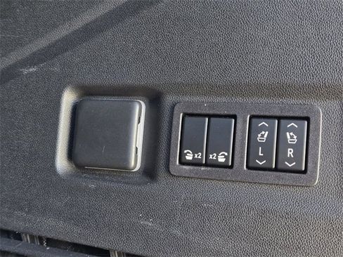 Used 2023 GMC Yukon AT4 w/ AT4 Premium Plus Package image 17