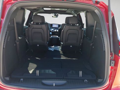New 2026 Chrysler Pacifica Select AWD/4WD image 27
