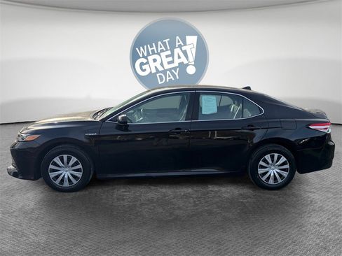 Certified 2020 Toyota Camry LE image 7