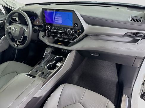 New 2026 Toyota Highlander Platinum image 31