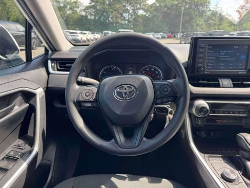 Used 2021 Toyota RAV4 LE AWD/4WD image 22