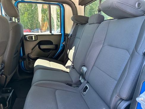 Used 2021 Jeep Gladiator Sport AWD/4WD image 17