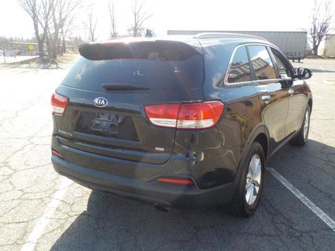 Used 2016 Kia Sorento LX w/ LX Convenience Package image 8