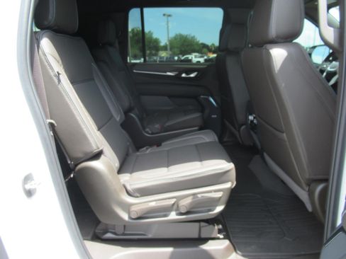 Used 2024 GMC Yukon XL Denali RWD image 32