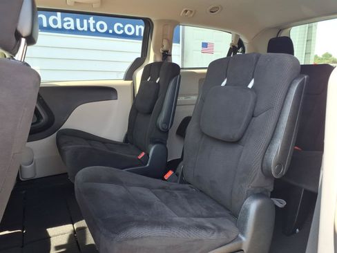 Used 2014 Dodge Grand Caravan SXT FWD image 9