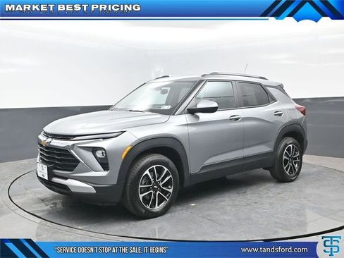 Used 2025 Chevrolet TrailBlazer LT AWD/4WD image 1