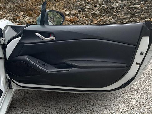 Used 2016 MAZDA MX-5 Miata Sport image 20