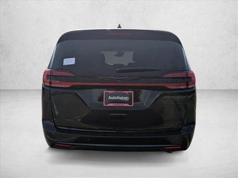 New 2026 Chrysler Pacifica Limited image 8