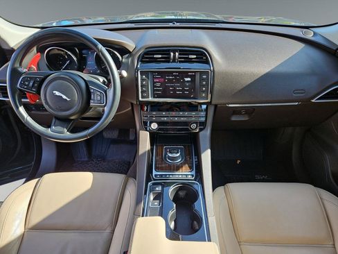 Used 2017 Jaguar F-PACE Prestige AWD/4WD image 11