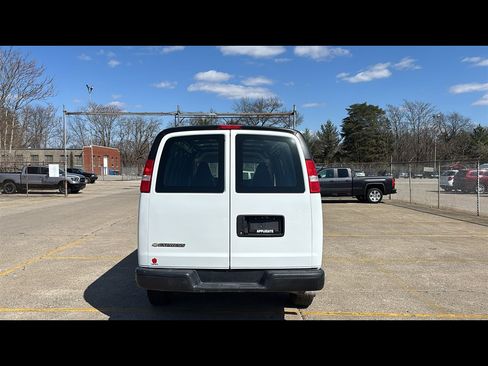 Used 2022 Chevrolet Express 2500 Extended image 5