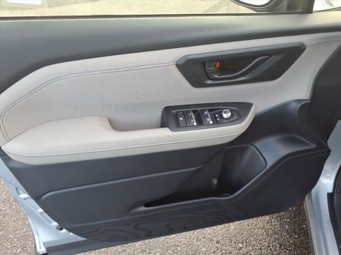 Used 2025 Subaru Forester Premium image 24