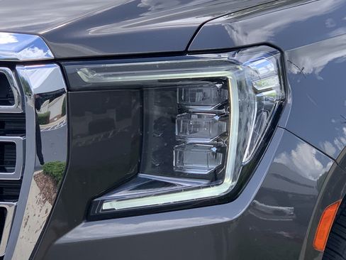 Used 2021 GMC Yukon XL SLT AWD/4WD image 6