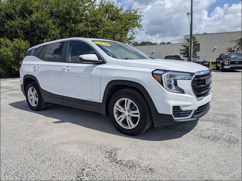 Used 2024 GMC Terrain SLE FWD image 2