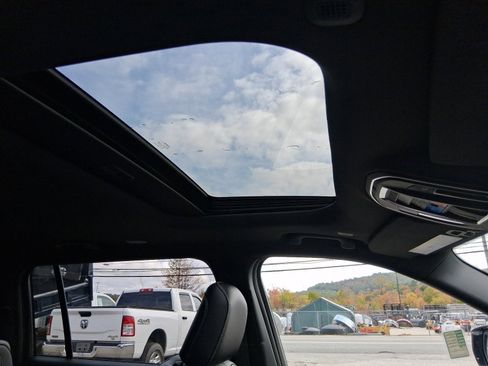 New 2025 Jeep Grand Cherokee L Altitude image 17