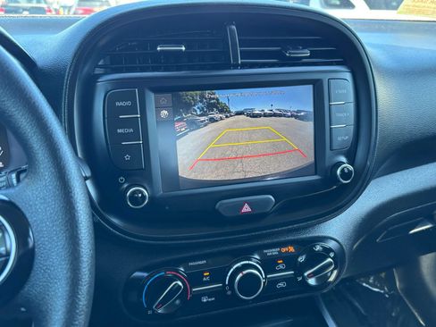 Used 2025 Kia Soul LX w/ LX Technology Package FWD image 43