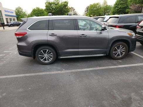 Used 2019 Toyota Highlander XLE image 11