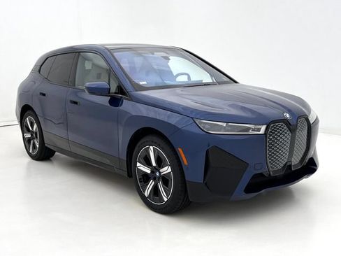 Used 2024 BMW iX xDrive50 w/ Premium Package AWD/4WD image 2