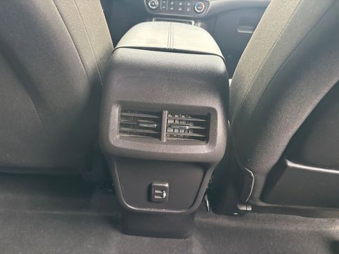 Used 2024 GMC Terrain SLE image 24