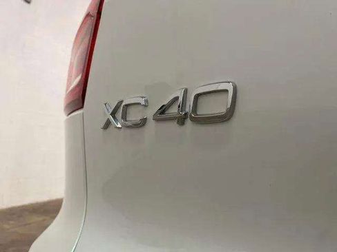 Used 2025 Volvo XC40 B5 Plus image 97