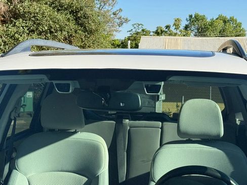 Used 2015 Subaru Forester 2.5i Premium AWD/4WD image 12