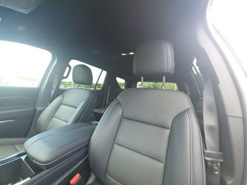 Used 2026 Chevrolet Traverse LT w/ Driver Confidence Package AWD/4WD image 11