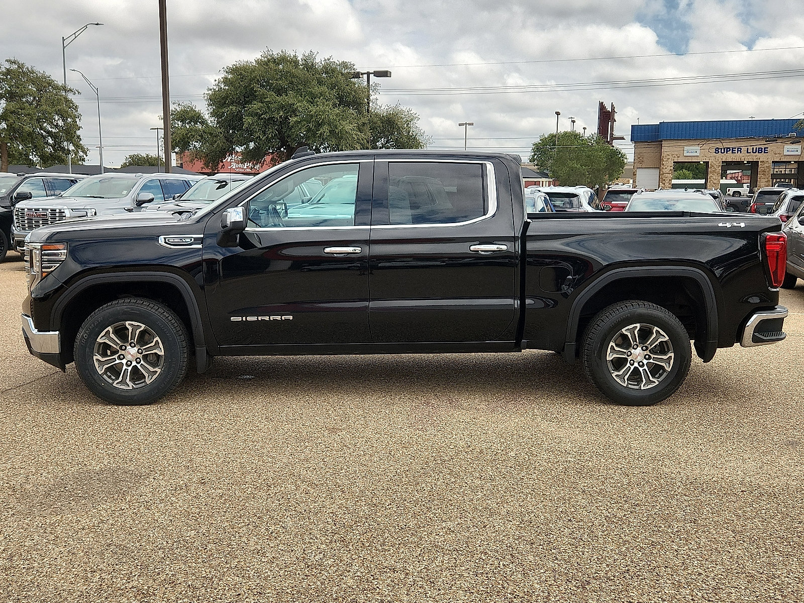 Used 2025 GMC Sierra 1500 SLT AWD/4WD image 2