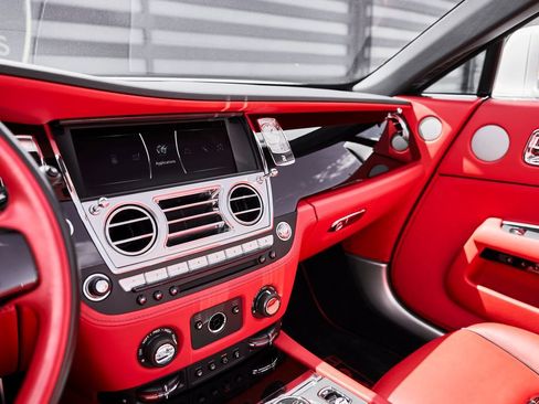 Used 2018 Rolls-Royce Dawn RWD image 59