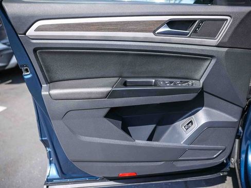 Used 2020 Volkswagen Atlas SE w/ Panoramic Sunroof Package image 31