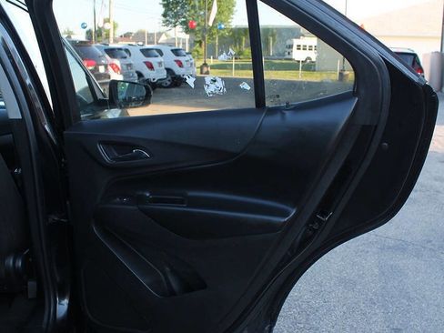 Used 2018 Chevrolet Equinox LT FWD image 19