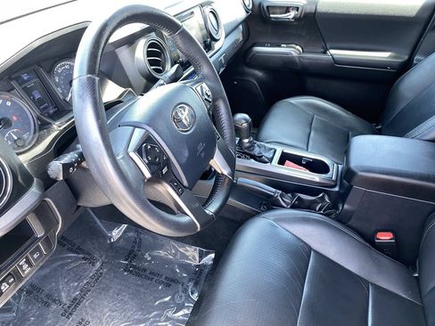 Used 2019 Toyota Tacoma TRD Off-Road AWD/4WD image 28