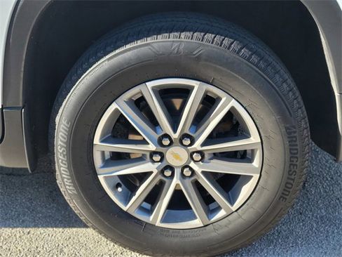 Used 2023 Chevrolet Traverse LT image 6