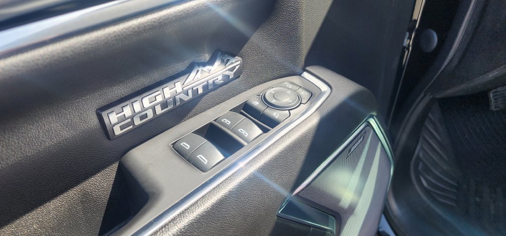 Used 2023 Chevrolet Silverado 1500 High Country w/ Technology Package AWD/4WD image 12