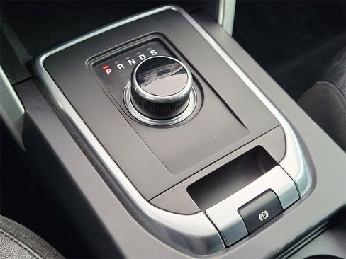 Used 2017 Land Rover Discovery Sport SE image 29