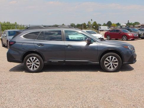 Used 2022 Subaru Outback Premium AWD/4WD image 3