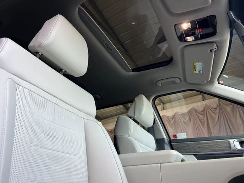 Used 2025 Hyundai Santa Fe Limited image 18