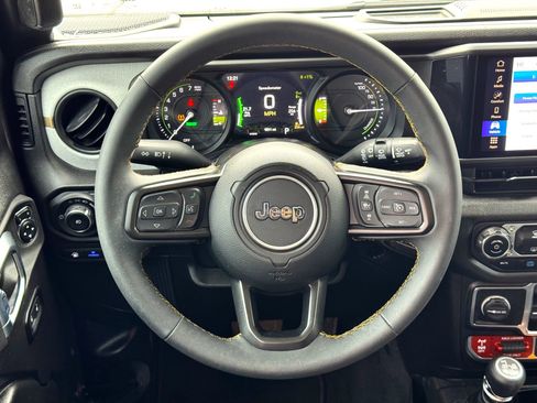 Used 2024 Jeep Wrangler Unlimited image 22