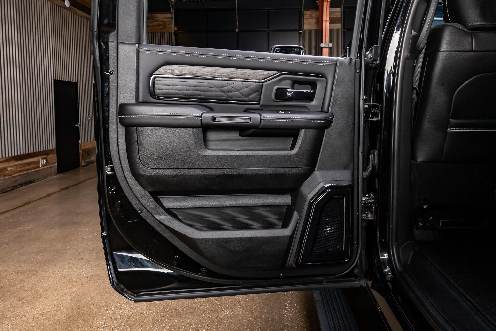 Used 2025 RAM 3500 Limited AWD/4WD image 52