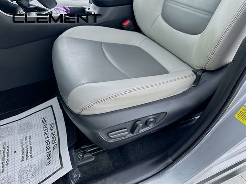 Used 2020 Toyota RAV4 XLE Premium FWD image 27