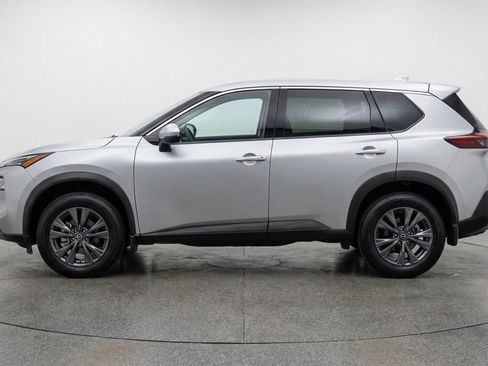 Used 2025 Nissan Rogue SV AWD/4WD image 5