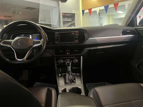 Used 2023 Volkswagen Jetta SE FWD image 15